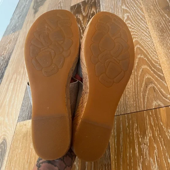 Kork-Ease | Menzie Banded Slide Wedge Sandals | Soft Gold | 9 - Picture 7 of 14